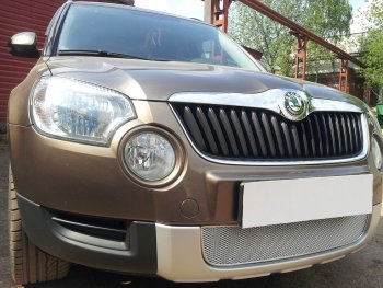 4 299 р. Защитная сетка в бампер (низ, ячейка 4х10 мм) Стрелка11 Премиум Skoda Yeti (2009-2013) (Хром)  с доставкой в г. Воронеж. Увеличить фотографию 4