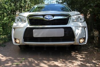 Защитная сетка в бампер (верх, US Version, ячейка 4х10 мм) Стрелка11 Премиум Subaru Forester SJ дорестайлинг (2012-2016) (Чёрная)