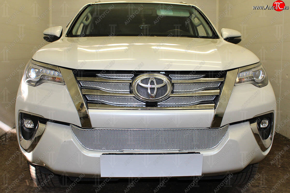 5 299 р. Защитная сетка в бампер (низ, ячейка 4х10 мм) Стрелка11 Премиум  Toyota Fortuner  AN160 (2015-2020) дорестайлинг (Хром)  с доставкой в г. Воронеж