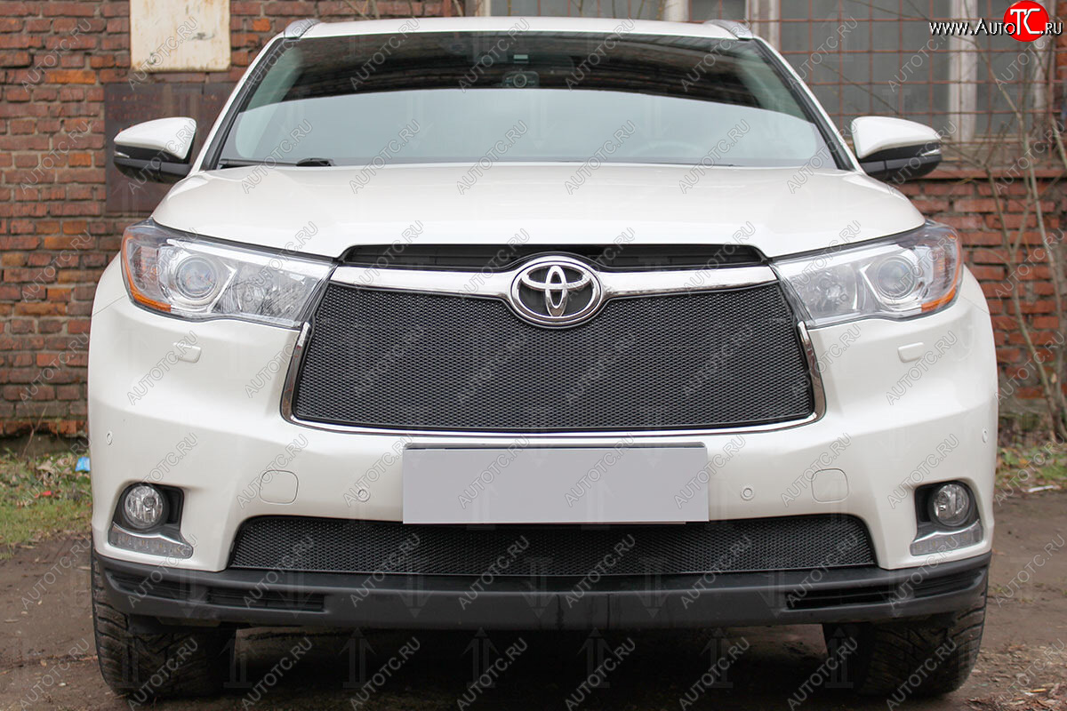 4 099 р. Защитная сетка в бампер (низ, ячейка 4х10 мм) Стрелка11 Премиум  Toyota Highlander  XU50 (2013-2017) дорестайлинг (Чёрная)  с доставкой в г. Воронеж