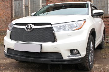 4 099 р. Защитная сетка в бампер (низ, ячейка 4х10 мм) Стрелка11 Премиум  Toyota Highlander  XU50 (2013-2017) дорестайлинг (Чёрная)  с доставкой в г. Воронеж. Увеличить фотографию 2