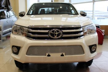 Защитная сетка в бампер (низ, ячейка 4х10 мм) Стрелка11 Премиум Toyota Hilux  AN120 (2016-2020) дорестайлинг (Хром)