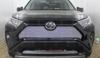 Защитная сетка в бампер (низ, ячейка 4х10 мм) Стрелка11 Премиум Toyota RAV4 XA50 5 дв. дорестайлинг (2018-2025) (Хром)