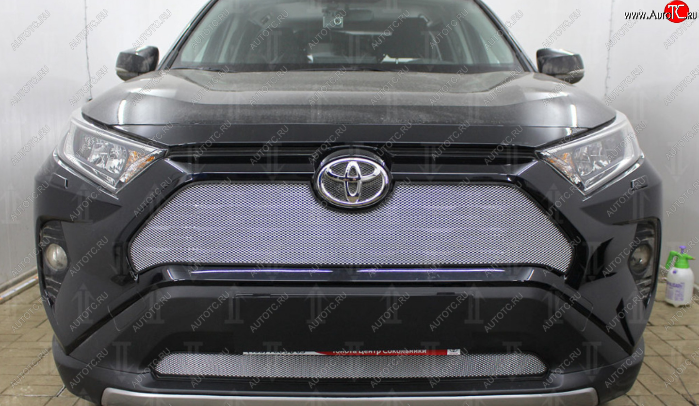 4 499 р. Защитная сетка в бампер (низ, ячейка 4х10 мм) Стрелка11 Премиум Toyota RAV4 XA50 5 дв. дорестайлинг (2018-2025) (Хром)  с доставкой в г. Воронеж