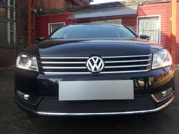 Защитная сетка в бампер (низ, ячейка 4х10 мм) Стрелка11 Премиум Volkswagen Passat B7 универсал (2010-2015) (Чёрная)
