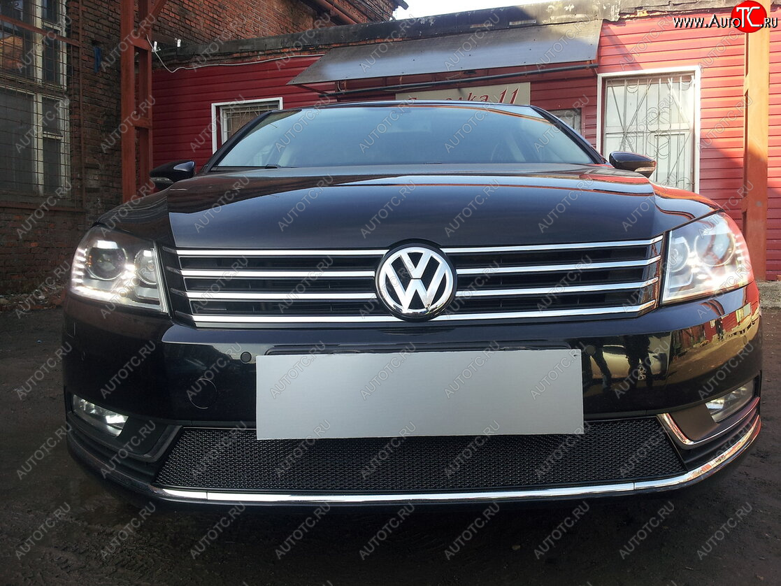 4 299 р. Защитная сетка в бампер (низ, ячейка 4х10 мм) Стрелка11 Премиум Volkswagen Passat B7 седан (2010-2015) (Чёрная)  с доставкой в г. Воронеж