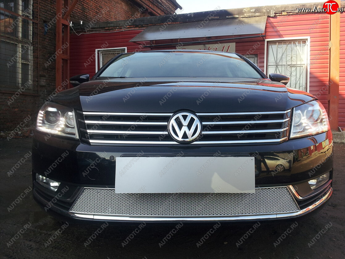 4 299 р. Защитная сетка в бампер (низ, ячейка 4х10 мм) Стрелка11 Премиум Volkswagen Passat B7 универсал (2010-2015) (Хром)  с доставкой в г. Воронеж