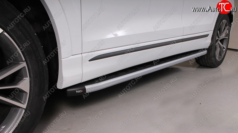 30 999 р. Пороги алюминиевые с пластиковой накладкой ТСС Тюнинг  Audi Q8  4MN (2018-2022) (карбон серебро)  с доставкой в г. Воронеж