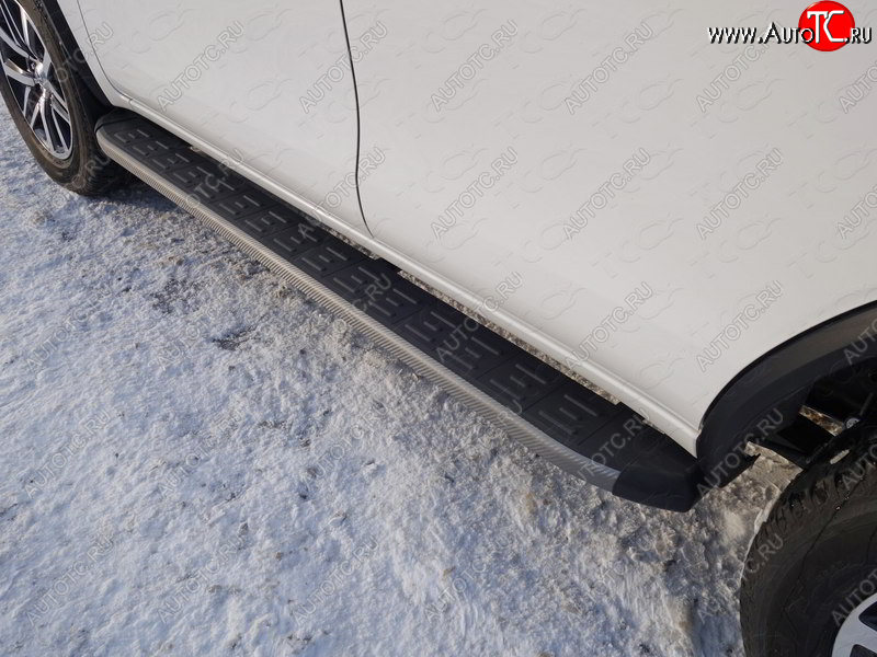 21 999 р. Пороги алюминиевые с пластиковой накладкой, ТСС Тюнинг  Toyota Fortuner  AN160 (2015-2020) дорестайлинг (карбон серые)  с доставкой в г. Воронеж