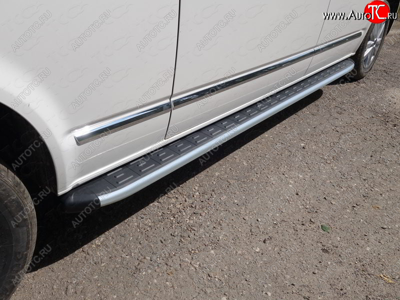 33 649 р. Пороги алюминиевые с пластиковой накладкой, ТСС Тюнинг  Volkswagen Caravelle  T6 (2015-2019) дорестайлинг (карбон)  с доставкой в г. Воронеж