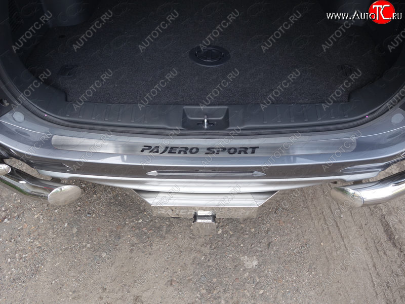 2 999 р. Накладка на задний бампер, ТСС Тюнинг  Mitsubishi Pajero Sport  QE (2015-2021) дорестайлинг (лист шлифованный надпись Pajero Sport)  с доставкой в г. Воронеж