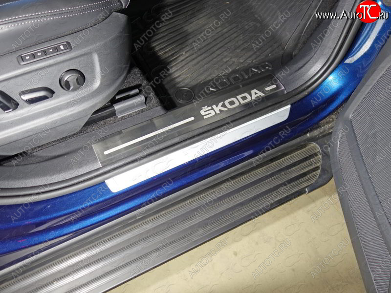 3 999 р. Накладки на пластиковые пороги, ТСС Тюнинг  Skoda Kodiaq  NU7 (2017-2021) дорестайлинг (лист шлифованный надпись Skoda)  с доставкой в г. Воронеж