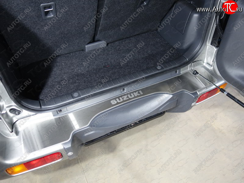 4 399 р. Накладка на задний бампер, ТСС Тюнинг  Suzuki Jimny  JB23/JB43 (2012-2018) 2-ой рестайлинг (лист шлифованный надпись Suzuki)  с доставкой в г. Воронеж