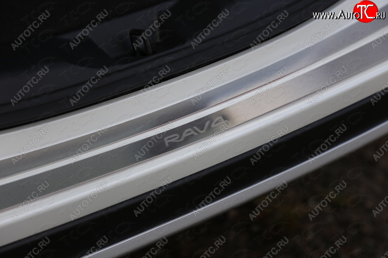 3 999 р. Накладки на задний бампер, ТСС Тюнинг  Toyota RAV4  XA40 (2015-2019) 5 дв. рестайлинг (лист шлифованный надпись RAV4)  с доставкой в г. Воронеж