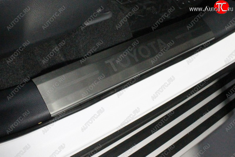 4 799 р. Накладки на пластиковые пороги ТСС Тюнинг  Toyota RAV4  XA50 (2018-2025) 5 дв. дорестайлинг (лист шлифованный надпись Toyota)  с доставкой в г. Воронеж
