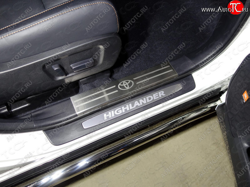 3 999 р.  Накладки на пластиковые пороги, ТСС Тюнинг  Toyota Highlander  XU50 (2016-2020) рестайлинг (лист шлифованный логотип Toyota)  с доставкой в г. Воронеж