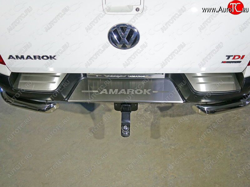 7 999 р. Накладки на задний бампер, ТСС Тюнинг  Volkswagen Amarok (2016-2022) рестайлинг (лист шлифованный надпись Amarok)  с доставкой в г. Воронеж