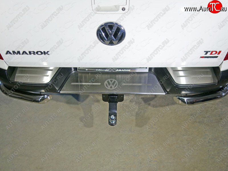 7 999 р. Накладки на задний бампер, ТСС Тюнинг  Volkswagen Amarok (2016-2022) рестайлинг (лист шлифованный логотип Volkswagen)  с доставкой в г. Воронеж