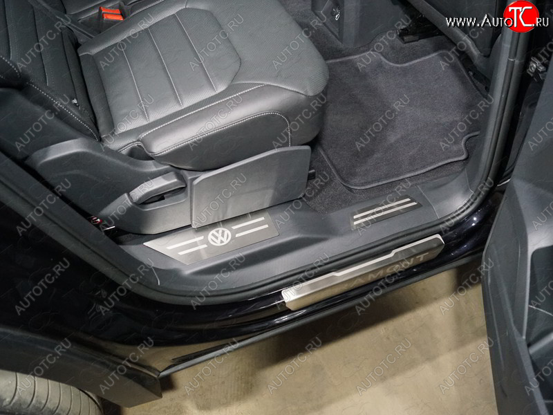 5 649 р. Накладки на пластиковые пороги задние, ТСС Тюнинг  Volkswagen Teramont  CA1 (2016-2020) дорестайлинг (лист шлифованный лотип VW)  с доставкой в г. Воронеж
