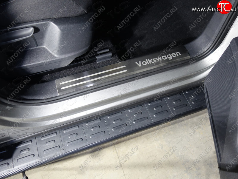 3 999 р. Накладки на пластиковые пороги, ТСС Тюнинг  Volkswagen Tiguan  Mk2 (2016-2020) дорестайлинг (лист шлифованный надпись Volkswagen)  с доставкой в г. Воронеж