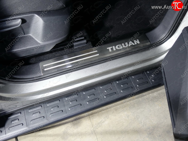 3 999 р. Накладки на пластиковые пороги, ТСС Тюнинг  Volkswagen Tiguan  Mk2 (2016-2022) дорестайлинг, рестайлинг (лист шлифованный надписьTiguan)  с доставкой в г. Воронеж