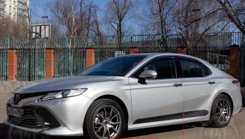 Молдинг двери передний левый широкий Русская Артель Toyota Camry XV70 дорестайлинг (2017-2021) (глянец под покраску)