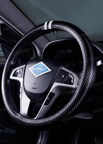 529 р. Оплётка на руль (37-39см BLW-010 кож/зам+карбон ) Автопилот   (черный/белый)  с доставкой в г. Воронеж. Увеличить фотографию 4