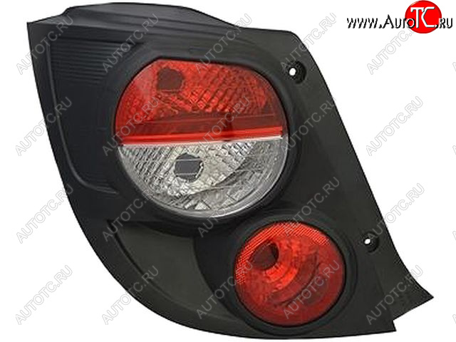 2 899 р. Задний левый (внешний, с черным ободком) фонарь BODYPARTS Chevrolet Aveo T300 хэтчбек (2011-2015) с доставкой в г. Воронеж Увеличить фотографию 1 2 899 р. Задний левый (внешний, с черным ободком) фонарь BODYPARTS Chevrolet Aveo T300 хэтчбек (2011-2015) с доставкой в г. Воронеж