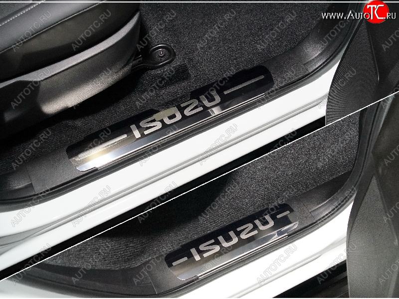 4 599 р. Накладки на пластиковые порожки салона ТСС Тюнинг  Isuzu D-Max  RG (2020-2023) DoubleCab (лист зеркальный надпись ISUZU)  с доставкой в г. Воронеж