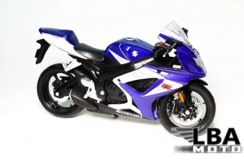 1 599 р. Модель мотоцикла Suzuki GSX-R750 06-07 Сине-Белого цвета масштаб 112  пм-00002217  с доставкой в г. Воронеж. Увеличить фотографию 1