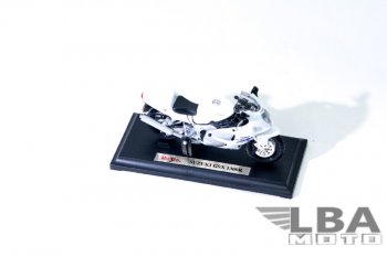 1 299 р. Модель мотоцикла Suzuki GSX-R1300 Белого цвета масштаб 118  лб-00000331  с доставкой в г. Воронеж. Увеличить фотографию 1