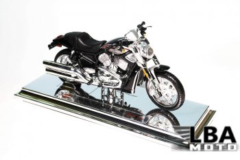 1 959 р. Модель мотоцикла Harley-Davidson VRSCR Street Rod масштаб 118  пм-00008002  с доставкой в г. Воронеж. Увеличить фотографию 1