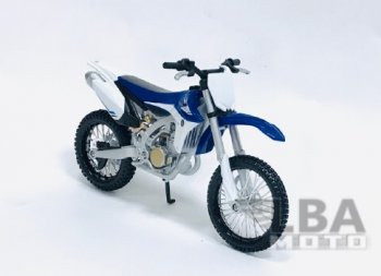 1 599 р. Модель мотоцикла Yamaha YZ450F масштаб 112  пм-00016570  с доставкой в г. Воронеж. Увеличить фотографию 1