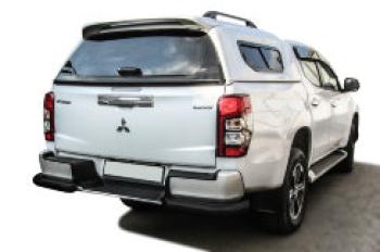 Защита заднего бампера уголки с бампером d76 Slitkoff Mitsubishi L200 5 KK,KL рестайлинг (2018-2022) (нержавейка с полимерным покрытием в цвет черный)