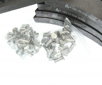 3 099 р. Накладка тормозной колодки MAN MERCEDES (410x223) стандарт 64 отв. 8x18  93059 (8шт.) MEGAPOWER MEGAPOWER 350-33-039  с доставкой в г. Воронеж. Увеличить фотографию 2