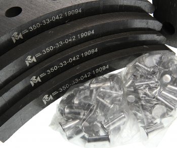 3 359 р. Накладка тормозной колодки BPW SAF (420x200) стандарт 80 отв. 8x15  93251 (8шт.) MEGAPOWER MEGAPOWER 350-33-042  с доставкой в г. Воронеж. Увеличить фотографию 3