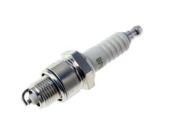 299 р. Свеча зажигания ГАЗ-2410 АИ-92 V-LINE №18 NGK (1шт.) NGK 3975  с доставкой в г. Воронеж. Увеличить фотографию 1