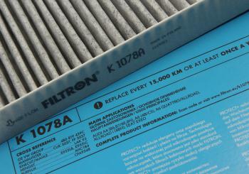 1 069 р. Фильтр воздушный салона AUDI A4 (01-07),A6 (99-05) угольный FILTRON FILTRON k1078a  с доставкой в г. Воронеж. Увеличить фотографию 2