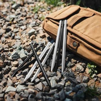 1 099 р. Колышки Naturehike алюминиевые (8 шт.) 20 см, черные, V-образные  cnk2300zp016-b  с доставкой в г. Воронеж. Увеличить фотографию 2