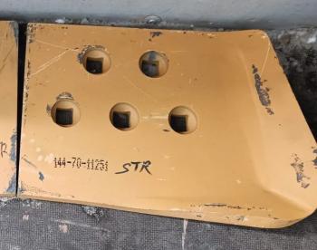 Нож боковой правый (5 отверстий) SD16 SHANTUI 16y-81-00003144-70-11261