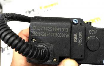 3 529 р. Кран отопителя электрический SHACMAN X3000 ОРИГИНАЛ SHACMAN dz14251841013  с доставкой в г. Воронеж. Увеличить фотографию 4