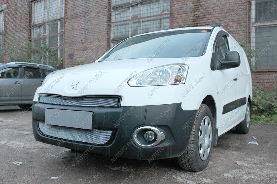 5 999 р. Защита радиатора (2 части) Стрелка11 Стандарт  Peugeot Partner  B9 (2012-2015) 1-ый рестайлинг (хром)  с доставкой в г. Воронеж