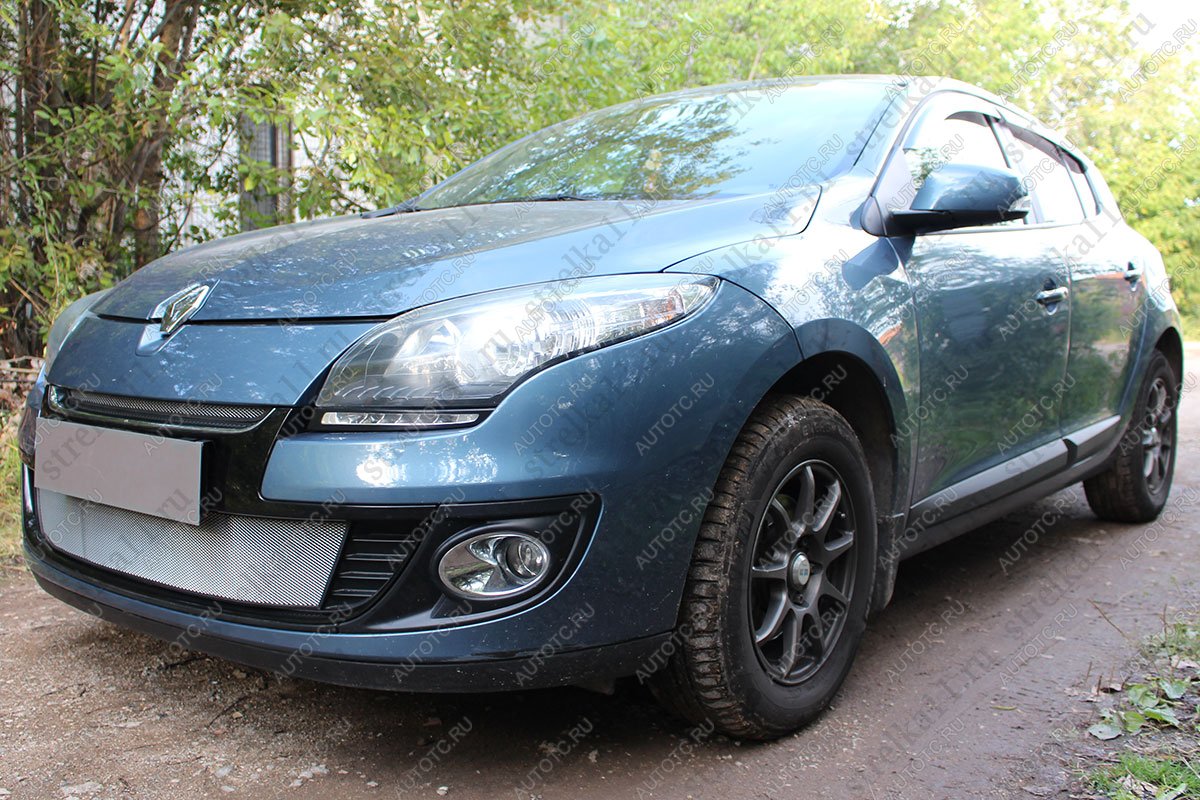 2 269 р. Защита радиатора (верх) Стандарт  Renault Megane  купе 3 дв. (2012-2014) 1-ый рестайлинг (хром)  с доставкой в г. Воронеж