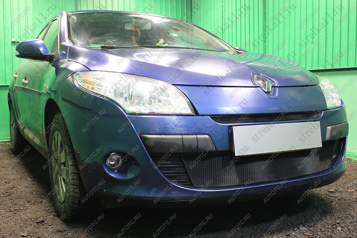 2 199 р. Защита радиатора (верх) Стандарт  Renault Megane  седан (2008-2012)  дорестайлинг (черная)  с доставкой в г. Воронеж