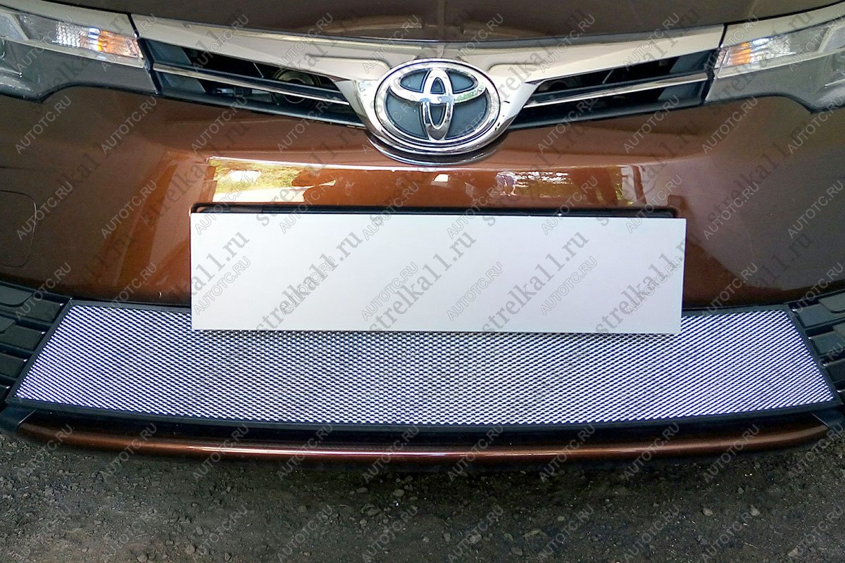 3 099 р. Защита радиатора Стрелка11 Стандарт  Toyota Corolla  E180 (2016-2019) рестайлинг (хром)  с доставкой в г. Воронеж