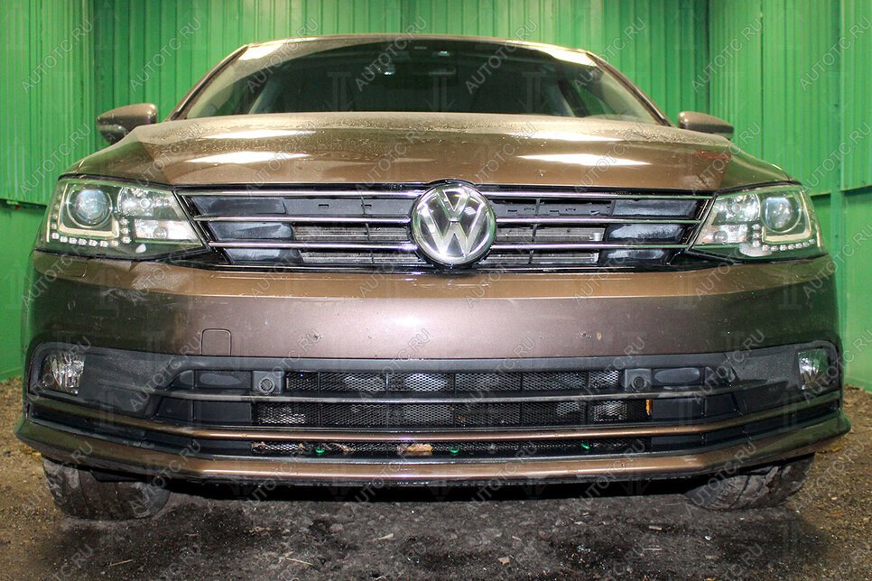 4 999 р. Защита радиатора (3 части с парктроником) Стрелка11 Стандарт  Volkswagen Jetta  A6 (2015-2018) седан рестайлинг (черная)  с доставкой в г. Воронеж