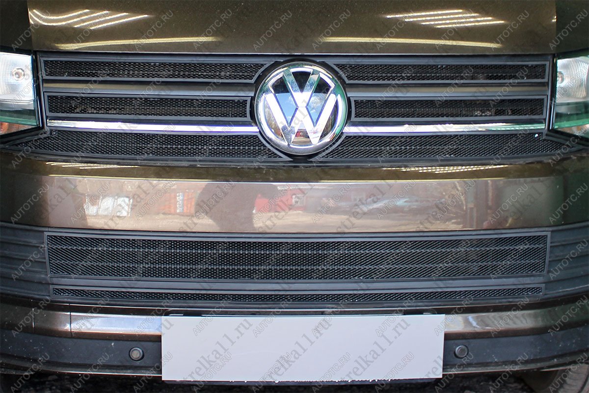 3 899 р. Защита радиатора (2 части низ) Стрелка11 Стандарт Volkswagen Multivan T6 дорестайлинг (2016-2019) (черная)  с доставкой в г. Воронеж