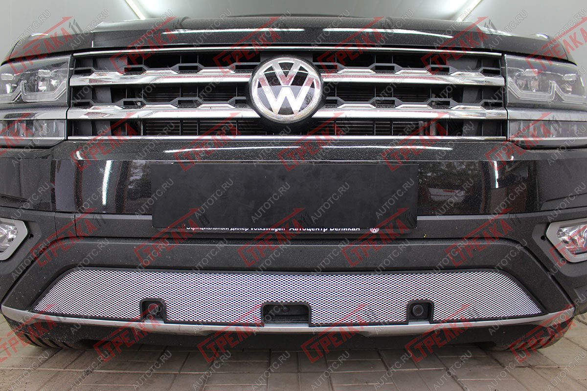 3 499 р.  Защита радиатора (низ с камерой и парктроником)  Volkswagen Teramont  CA1 (2016-2020) дорестайлинг (хром)  с доставкой в г. Воронеж