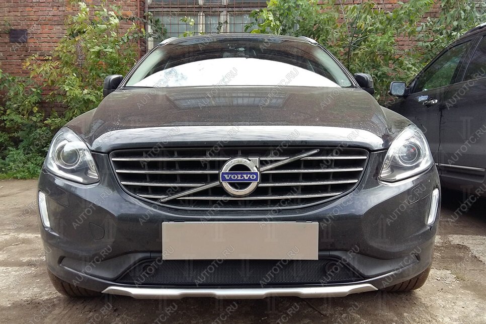 3 279 р. Защита радиатора (с парктроником) Стрелка11 Стандарт  Volvo XC60 (2013-2017)  рестайлинг (хром)  с доставкой в г. Воронеж