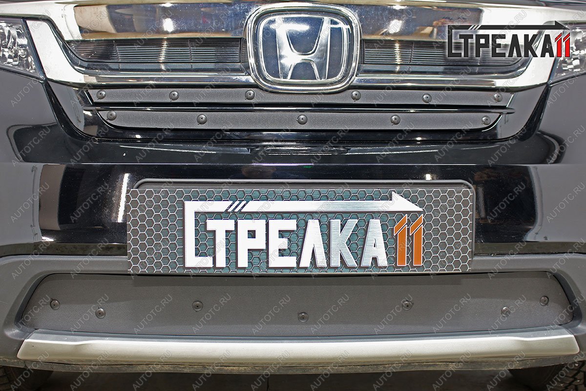 939 р. Зимняя заглушка решетки радиатора (низ с вентиляционной шторкой) Стрелка11  Honda Pilot  YF6 (2018-2021) рестайлинг (черная)  с доставкой в г. Воронеж